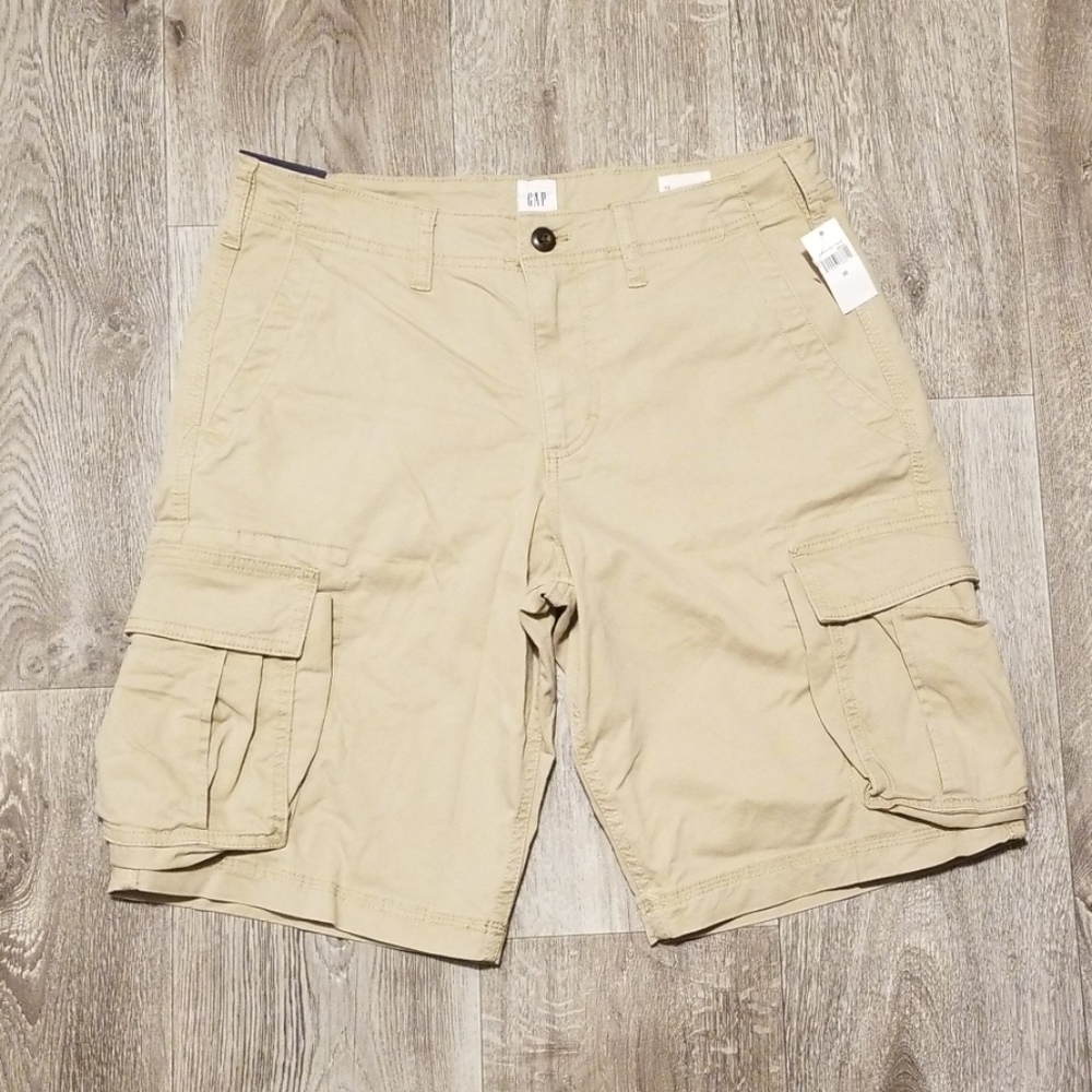 11" or 12" Gap flex cargo shorts, khaki, tan
